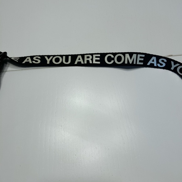 JVN by Jovani "Come As You Are" Satchel - Picture 3 of 7